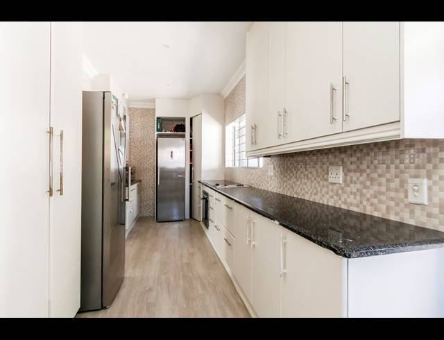 4 BEDROOM FREEHOLD TO LET IN GALLO MANOR
